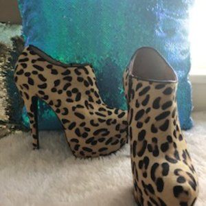 Steve Madden Leopard Vipper Booties